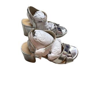 NIB Reaction Kenneth Cole Womens Silver Reeva Criss-Cross Platform Sandal Size 9